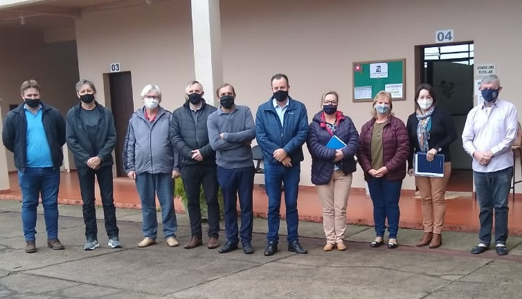 Reunião aborda detalhes para instalação de uma Escola de Educação Infantil