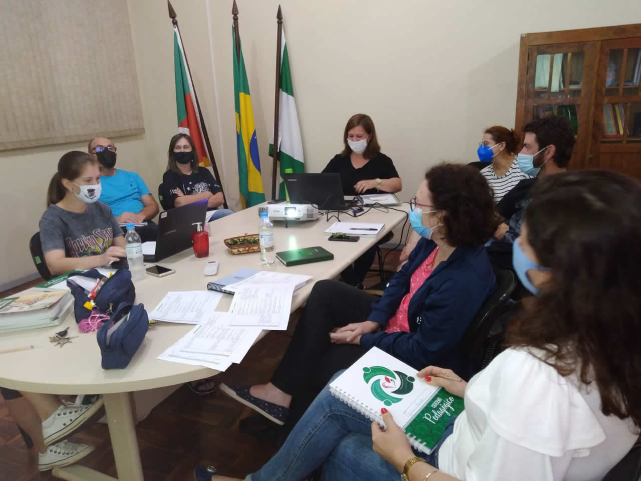 Secretaria de Educação se reúne com professores para debater Planos de Trabalho