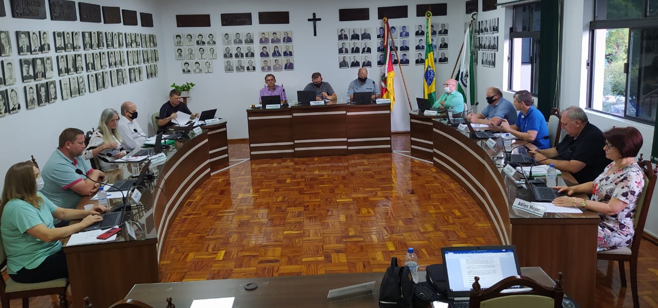 Aprovado crédito suplementar para pagamento do 13º salário dos servidores do município