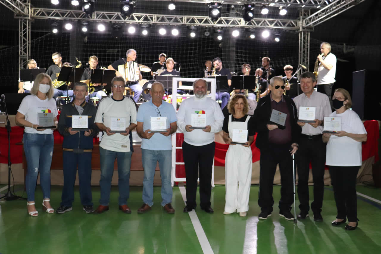 Noite de homenagens e apresentações marca os 30 anos do Núcleo Municipal de Cultura