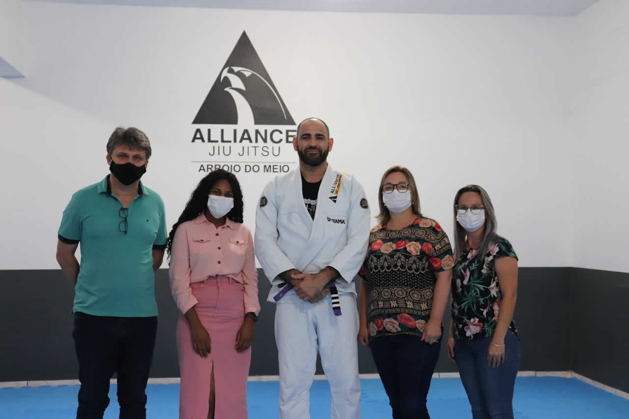 Aulas de Jiu Jitsu são oferecidas para adolescentes com autismo e Síndrome de Down