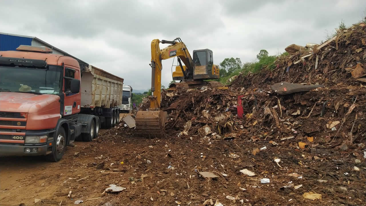 Entulhos provenientes da enchente serão levados para Minas do Leão