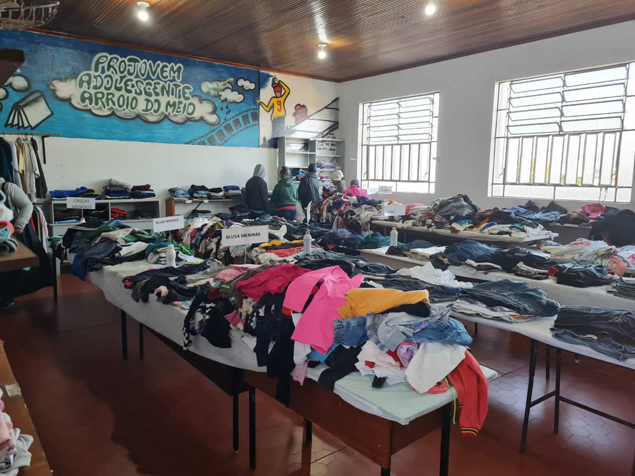 Feirão “Aquecendo Vidas, Vestindo Corações” ocorre neste sábado