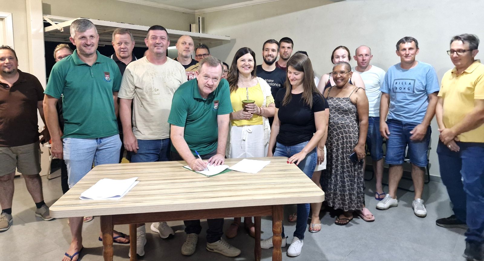 Assinatura de contrato marca avanço na pavimentação da rua José Wunibaldo Thomas