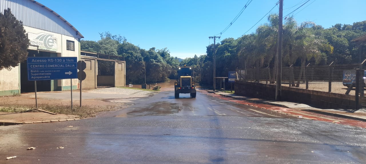 Equipes estão empenhadas na limpeza das ruas