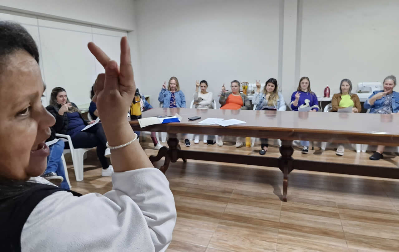 Setembro Azul marca início de novas turmas de Libras