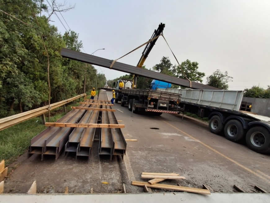 Estacas das fundações chegam ao canteiro de obras da nova ponte da ERS-130