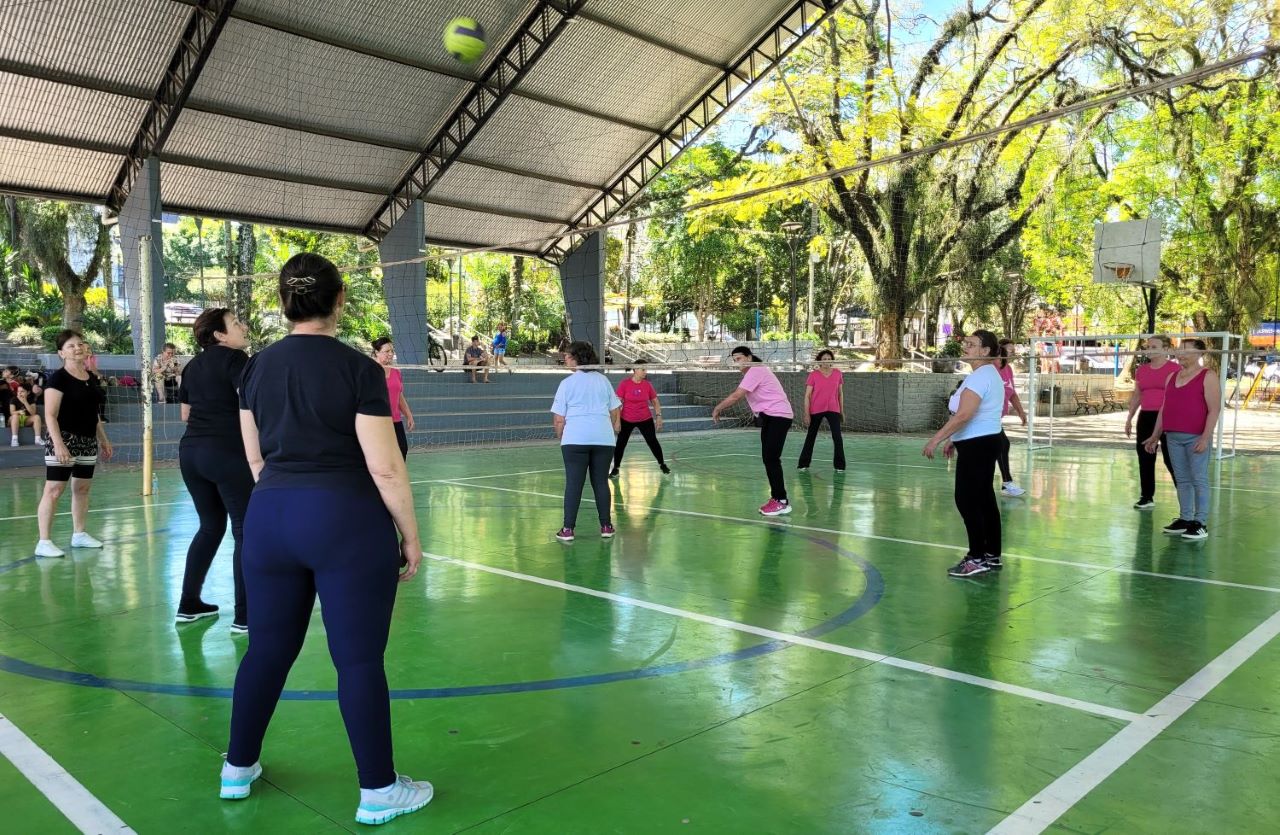 Encontro de Integração de Câmbio incentiva a prática esportiva entre a Terceira Idade