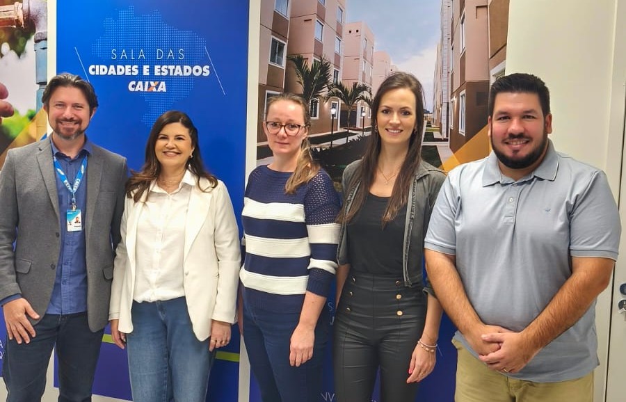 Comitiva busca liberação para construção da Casa do Turista