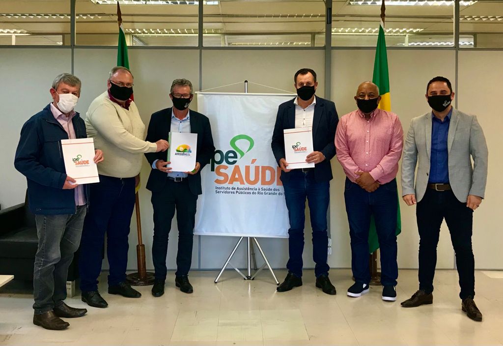 Comitiva participa de reunião na sede do IPE Saúde