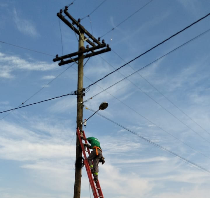 Mais de 200 pontos de iluminação são consertados nos bairros e interior