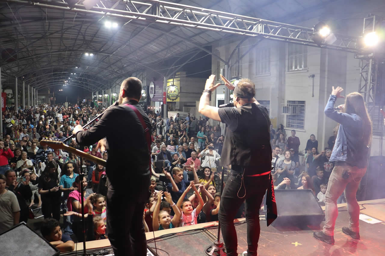 XXX Feira do Livro encerra nesta sexta-feira ao meio-dia