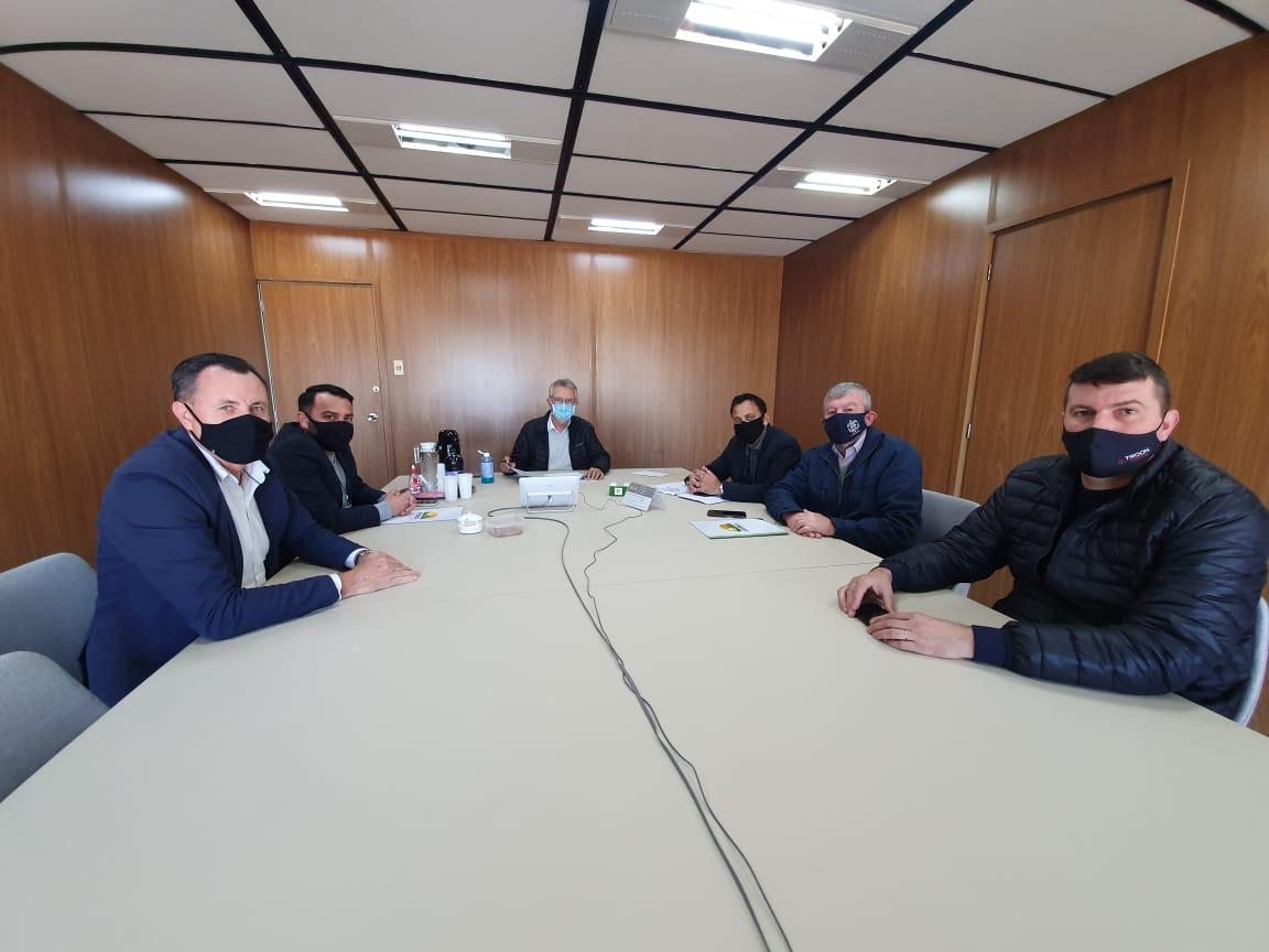 Asfalto entre Arroio do Meio a Capitão pauta reunião com secretário Luiz Carlos Busato