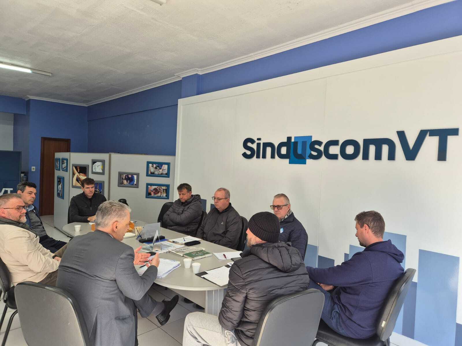 Sinduscom VT assina convenção coletiva