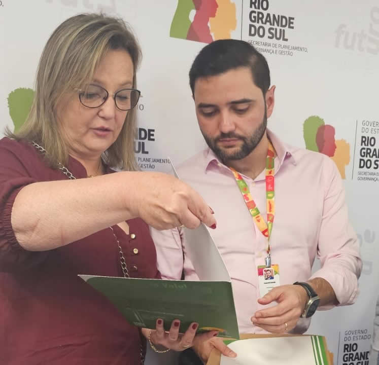 Adriana participa de encontro para discutir obras com o vice-governador