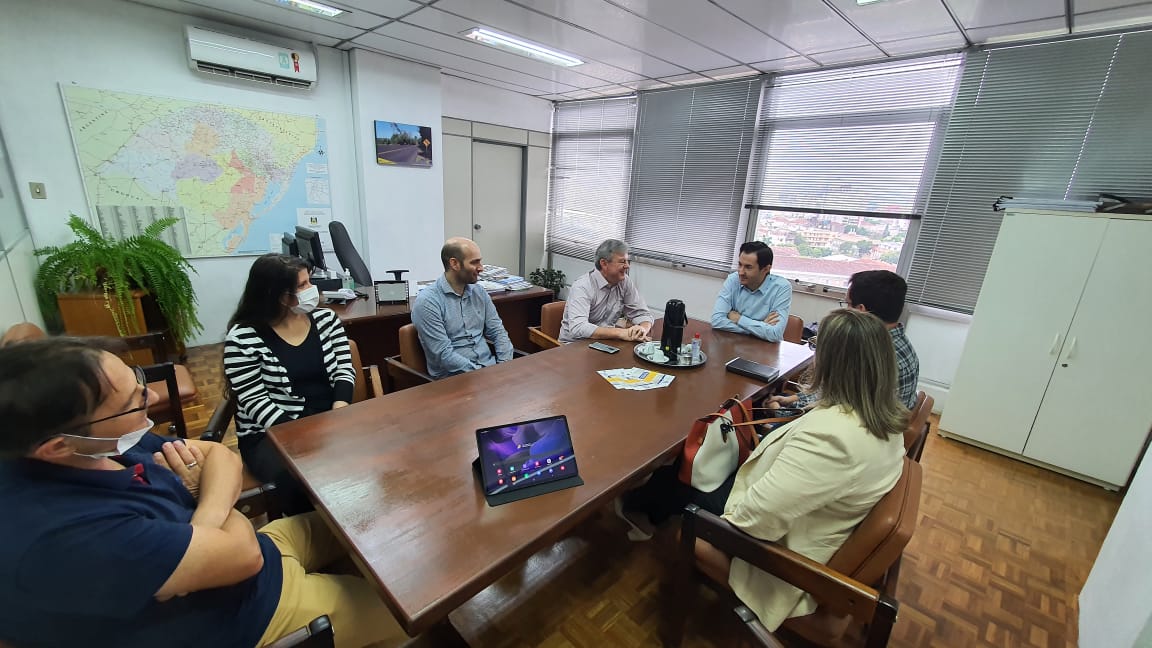 Comitiva discute detalhes técnicos da pavimentação em Arroio Grande