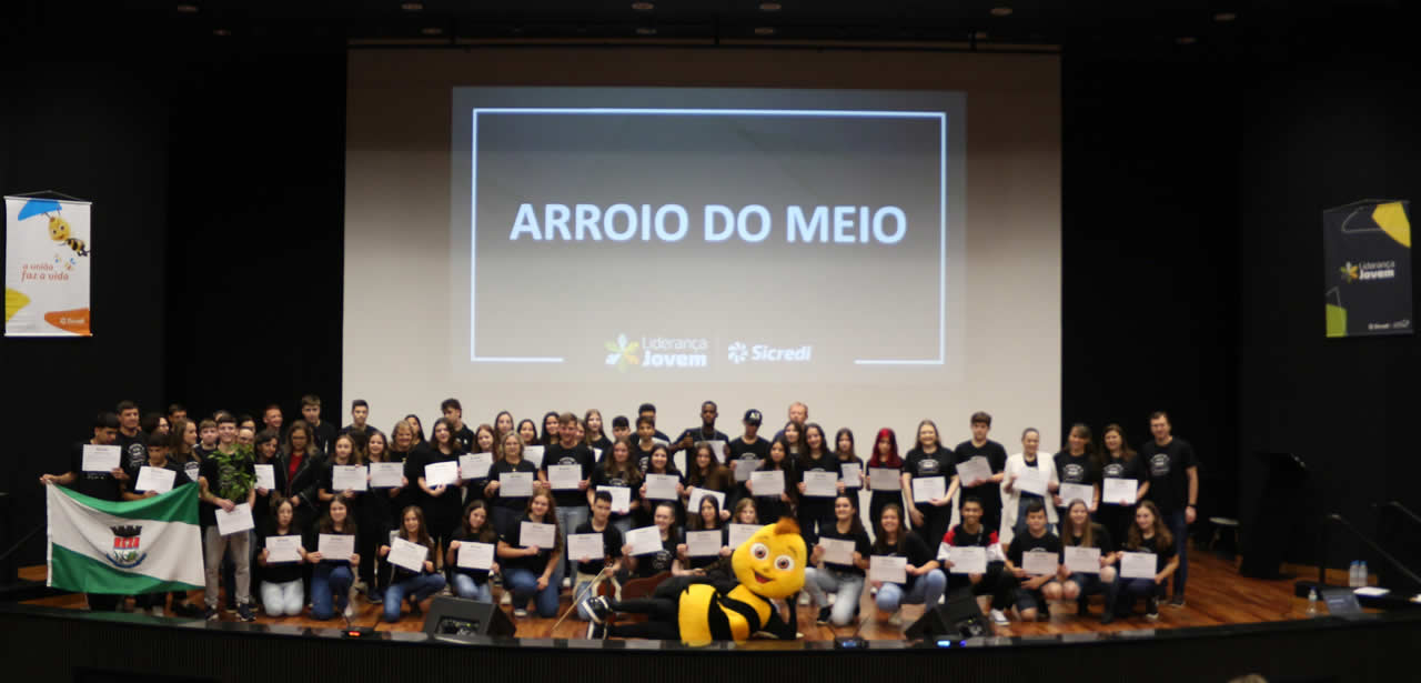 Alunos do município participam do encerramento do Programa Liderança Jovem