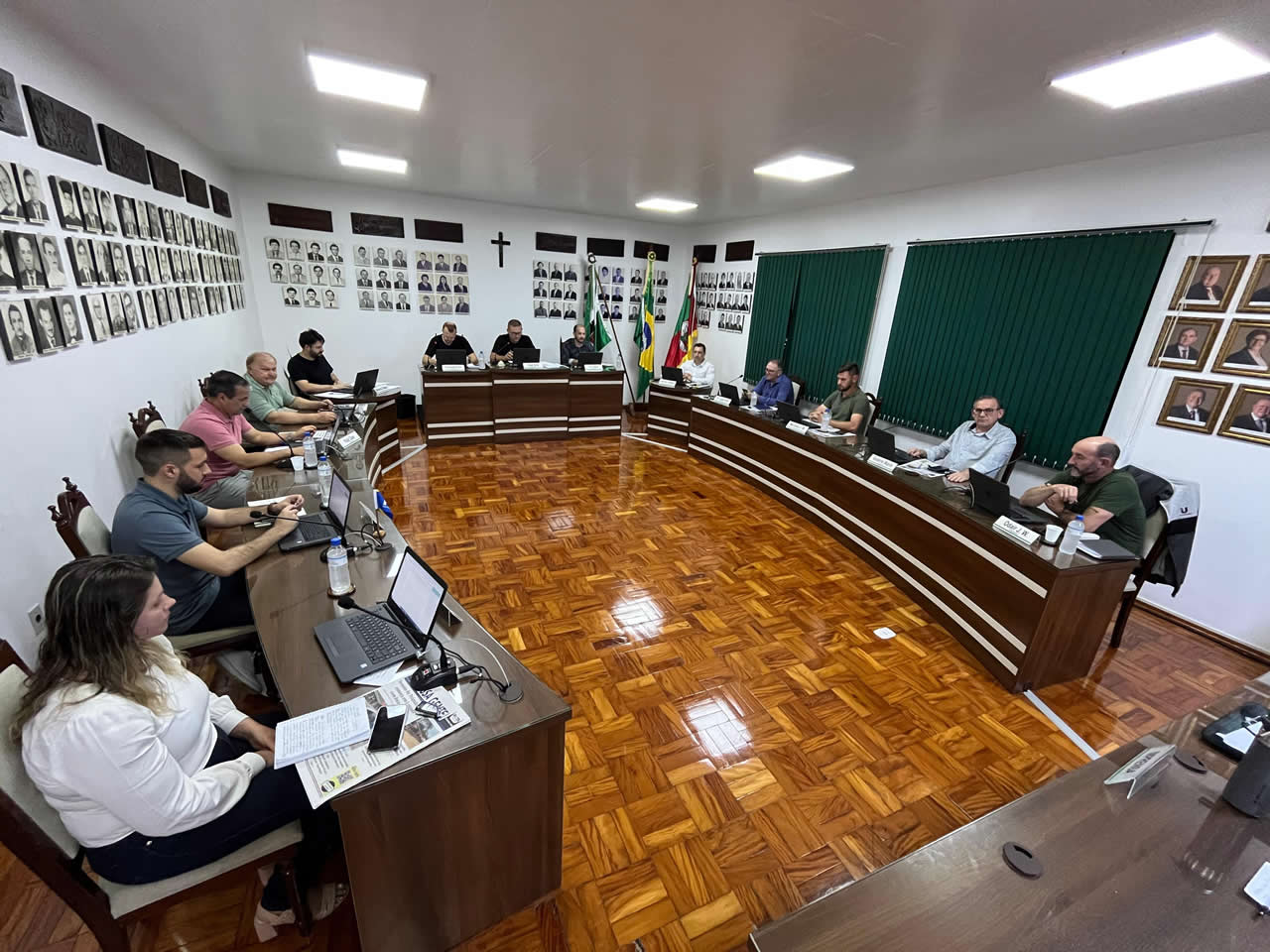 Câmara de Arroio do Meio aprova projetos de infraestrutura e habitação, incluindo construção de casas para idosos atingidos pela enchente de 2023