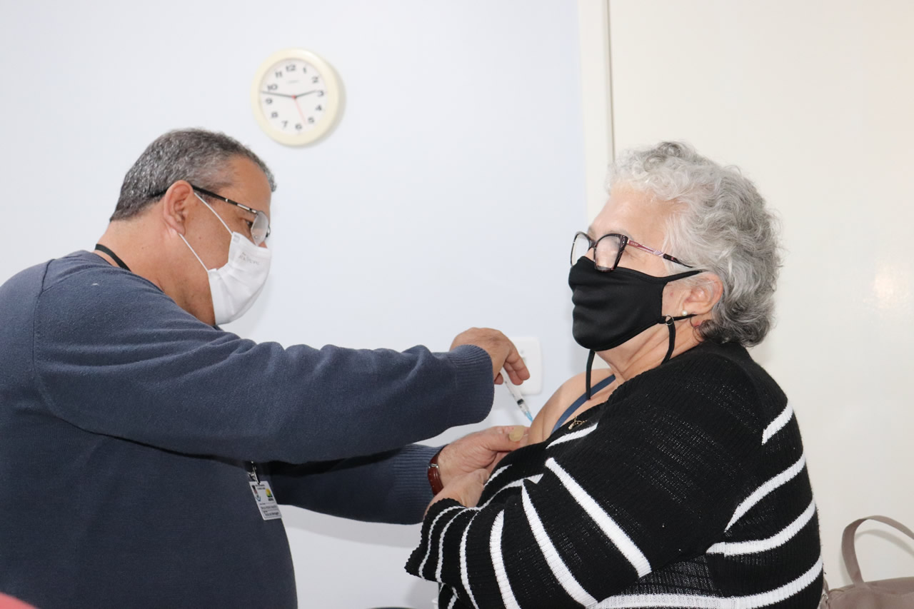 Postos de saúde terão horário estendido na próxima semana para vacinação da Gripe