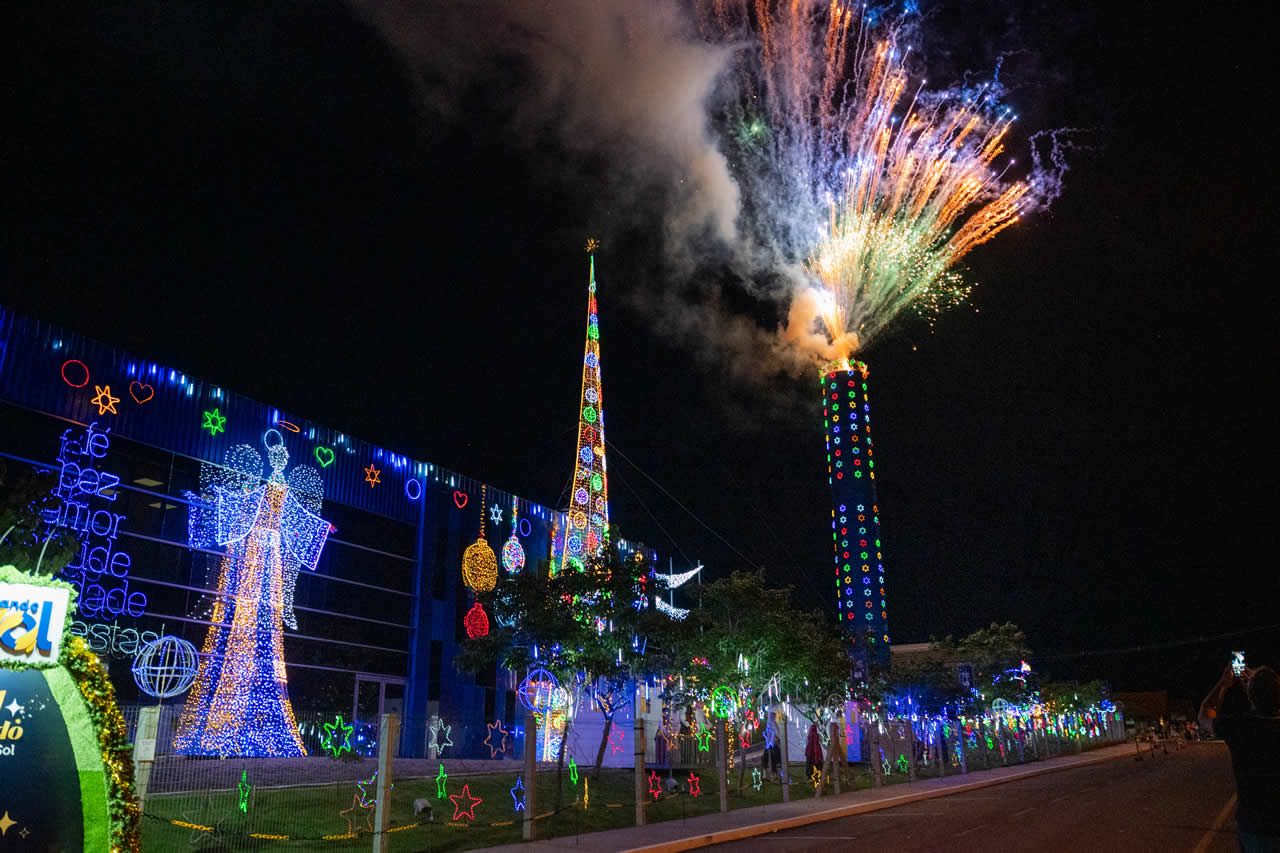 Girando Sol encanta com decoração do Natal Iluminado