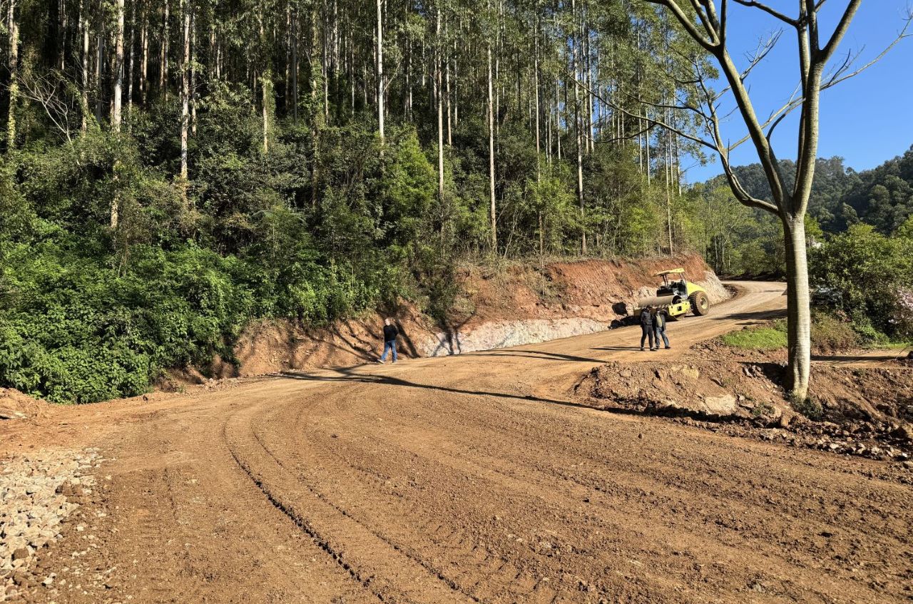 Alargamento de estradas amplia segurança e mobilidade no interior