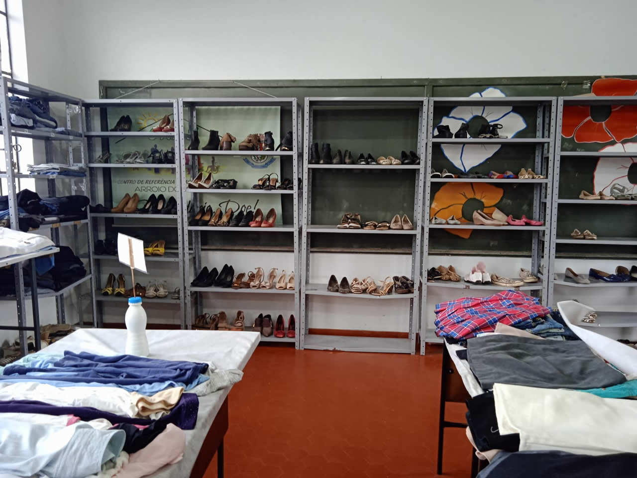 Feirão distribui donativos recolhidos na Campanha do Agasalho