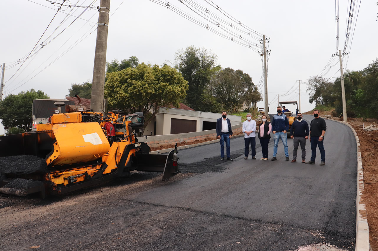 Concluído o asfalto da Rua D. Pedro II