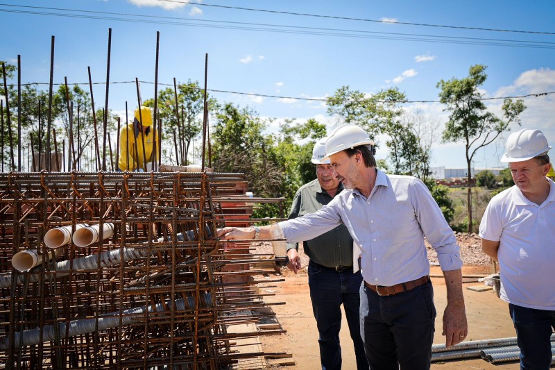 Secretário Costella vistoria obra de ponte entre Lajeado e Arroio do Meio, além de nova travessia de veículos