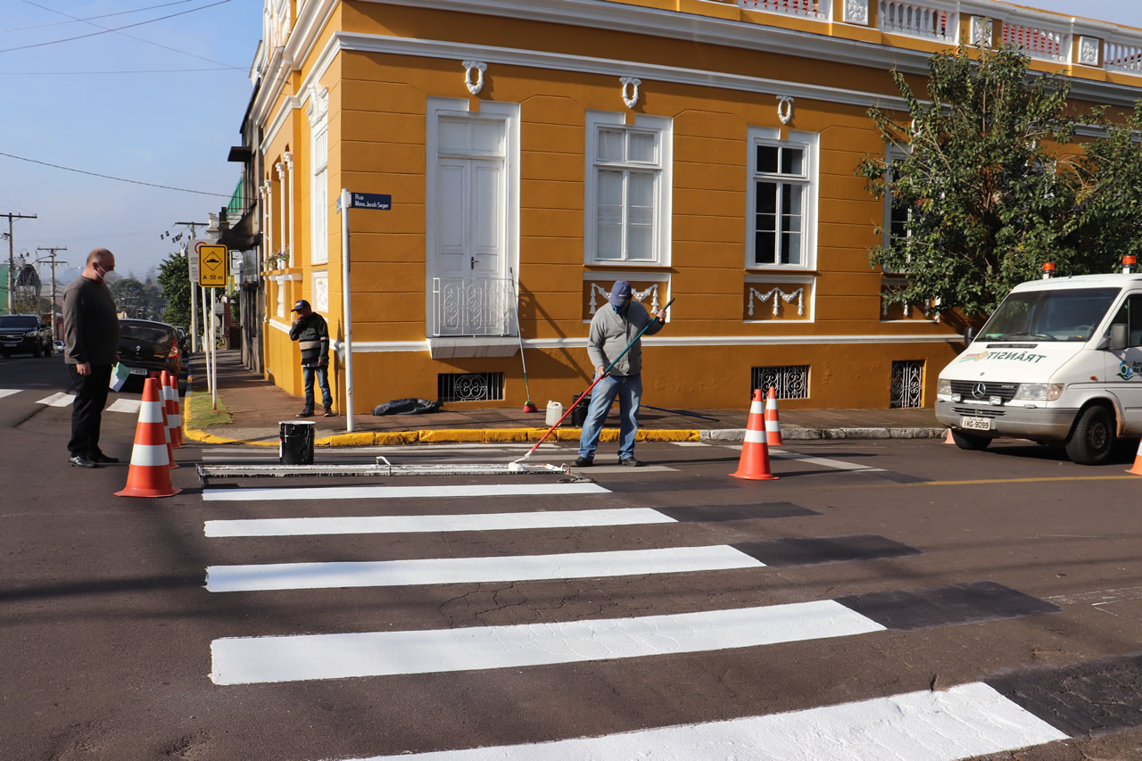 Departamento de Trânsito realiza melhorias na sinalização