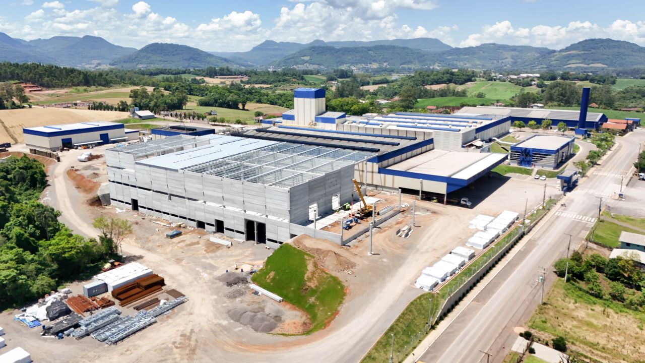 Girando Sol comemora marca histórica de R$ 1 bilhão em faturamento e premiações de melhor fornecedor no RS e SC