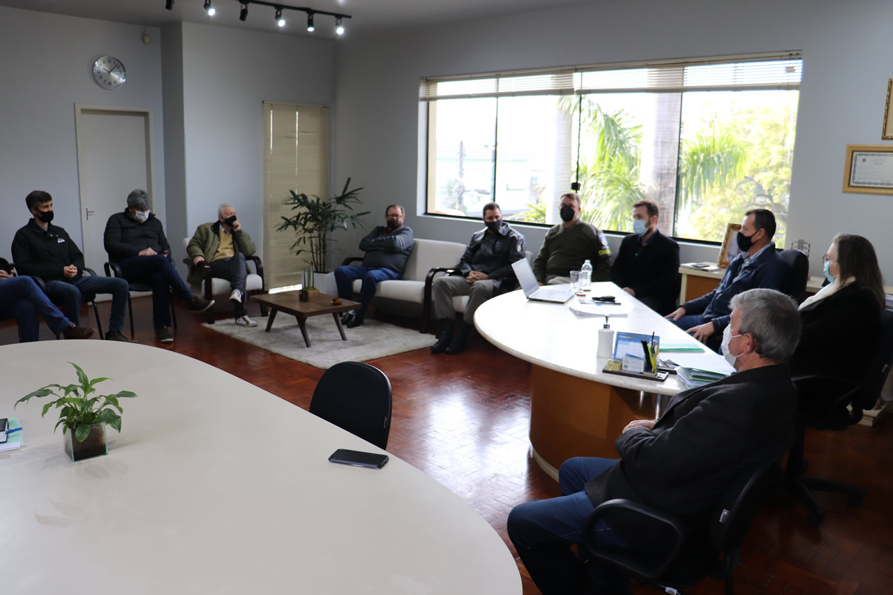 Ações relacionadas à segurança pública são discutidas em reunião