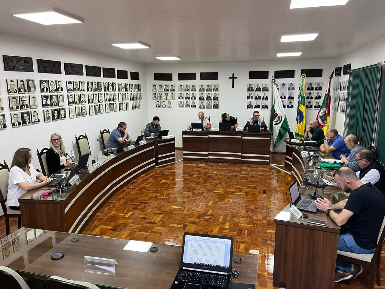 Na última sessão antes das eleições, vereadores aprovam dois projetos do Poder Executivo