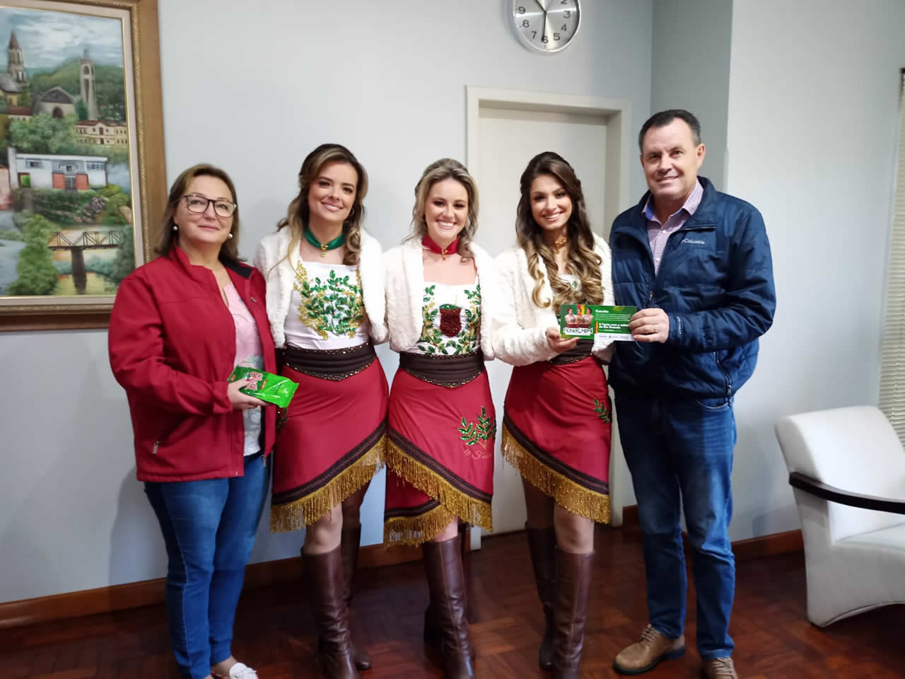 Comitiva da Fenachim visita o município