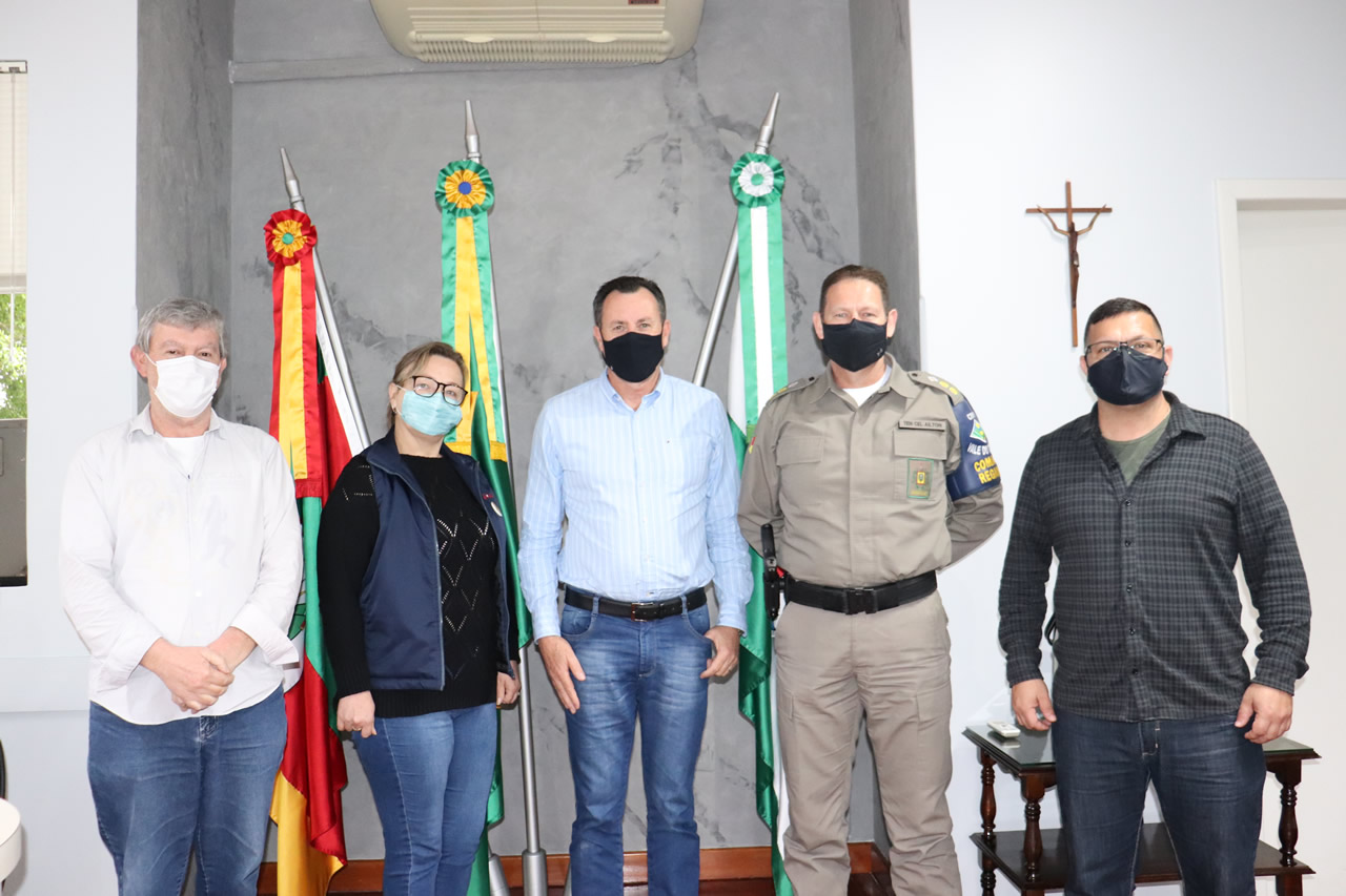 Prefeito recebe a visita do novo comandante do CRPO-VT