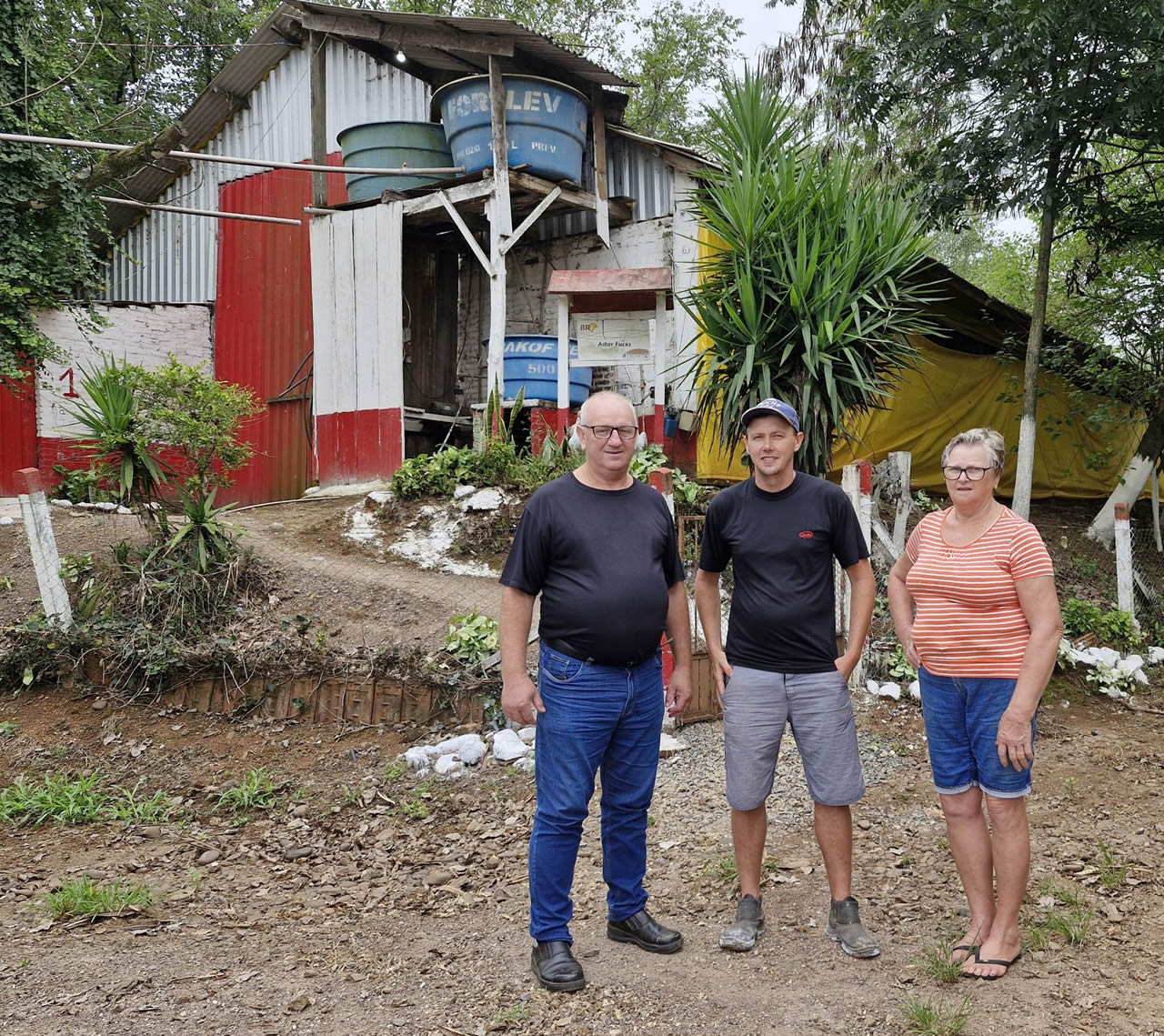 Com apoio da Secretaria de Agricultura, família Fucks retoma criação de aves