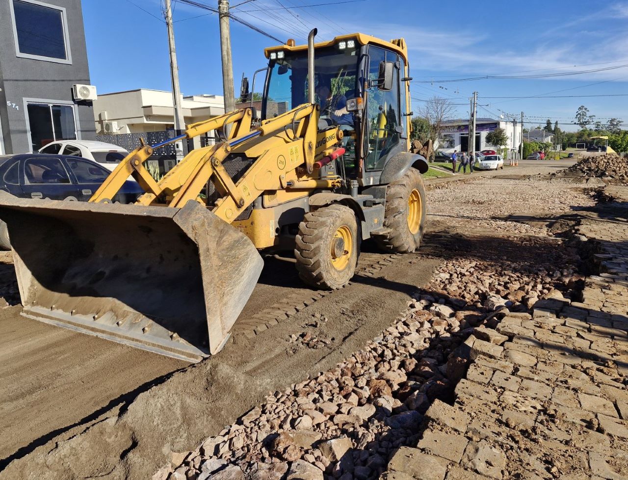Secretaria de Obras intensifica frentes de trabalho em diferentes pontos do município