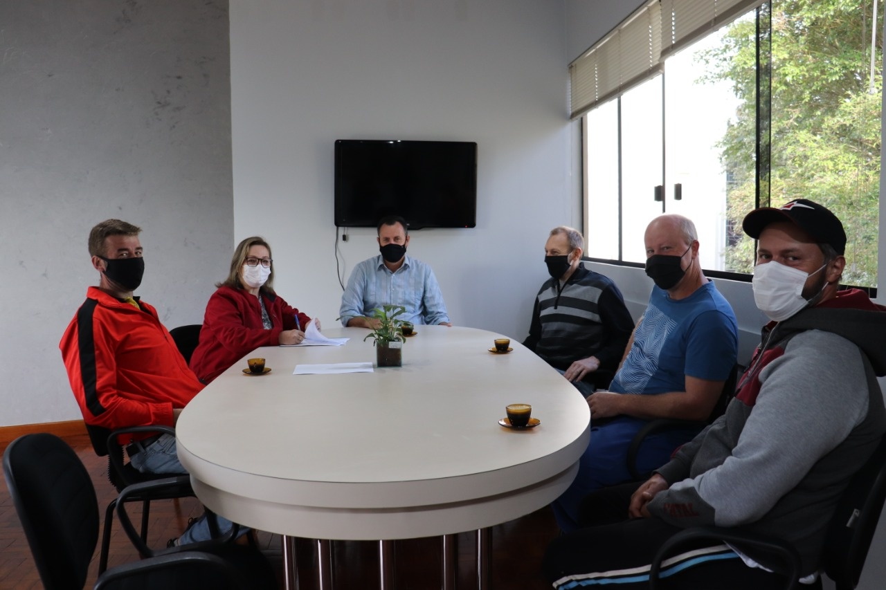 Moto Clube de Arroio do Meio: Termo de cedência para área de terras é entregue à entidade