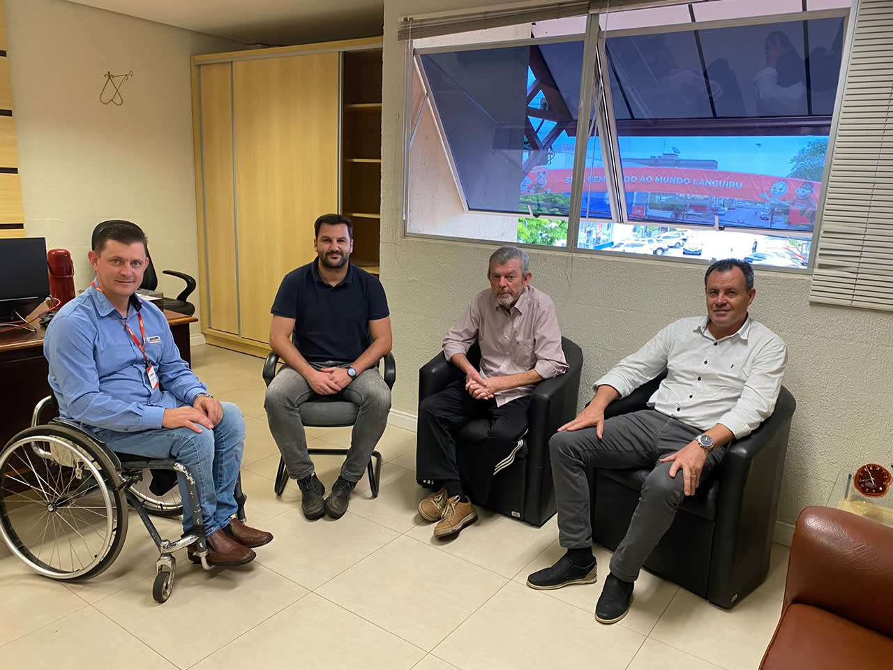 Administração se reúne com presidente da Languiru