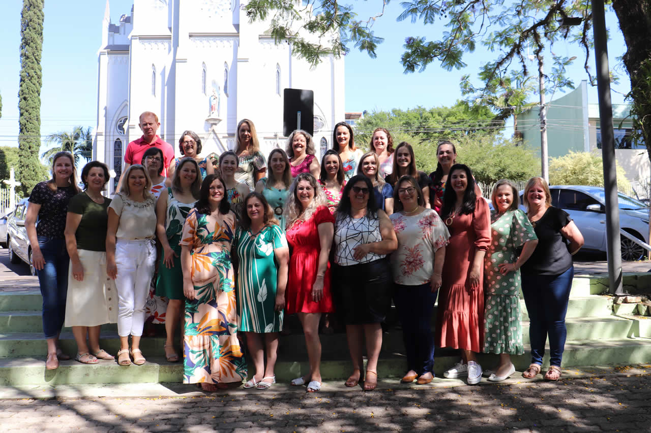 Equipes diretivas das escolas municipais são empossadas