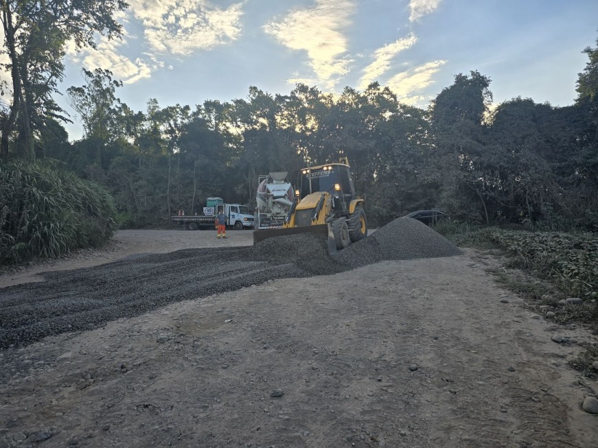 EGR executa melhorias na estrada que liga a ERS-130 à passagem molhada e à ponte do Exército