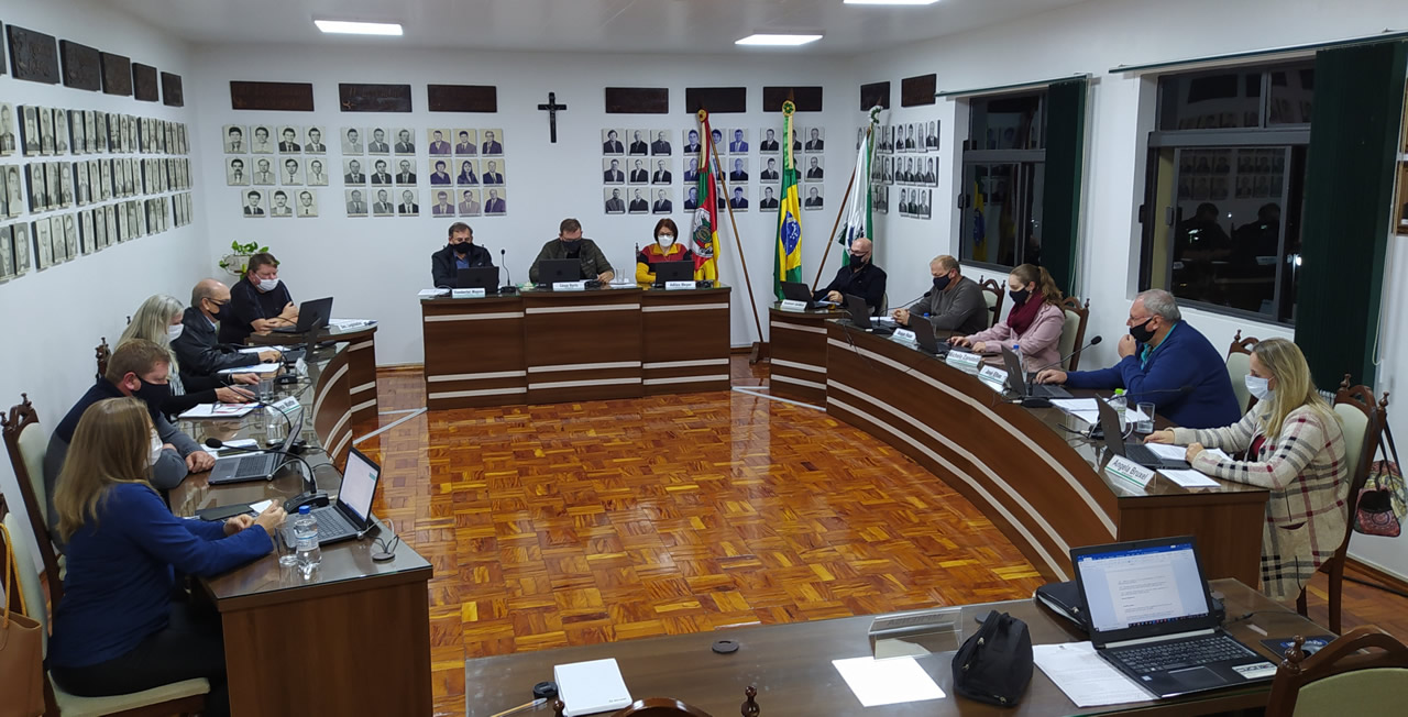 Pela primeira vez o legislativo arroio-meense tem sessão com cinco vereadoras
