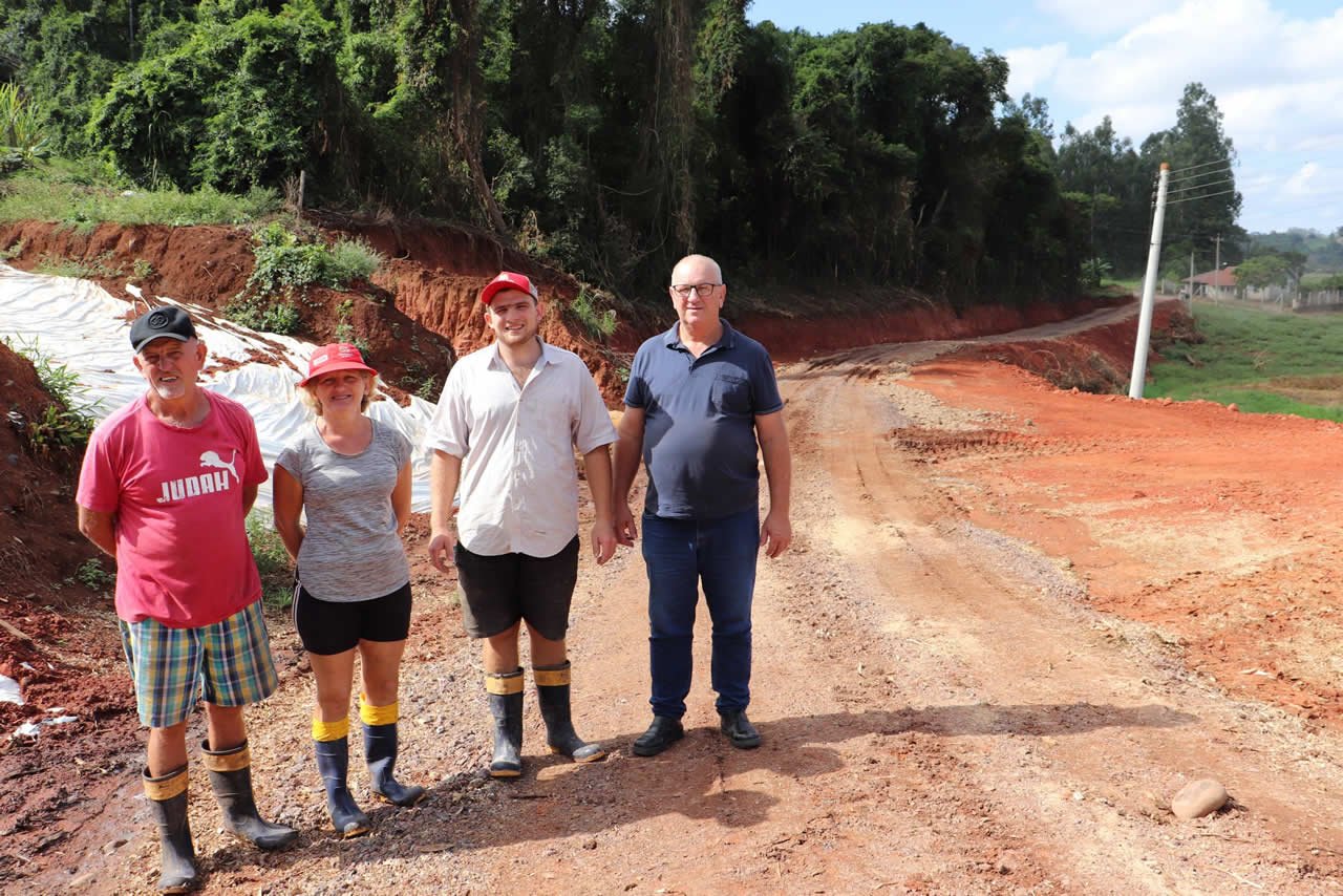 Melhoria de acesso fortalece produção de leite e suínos na família Guillante
