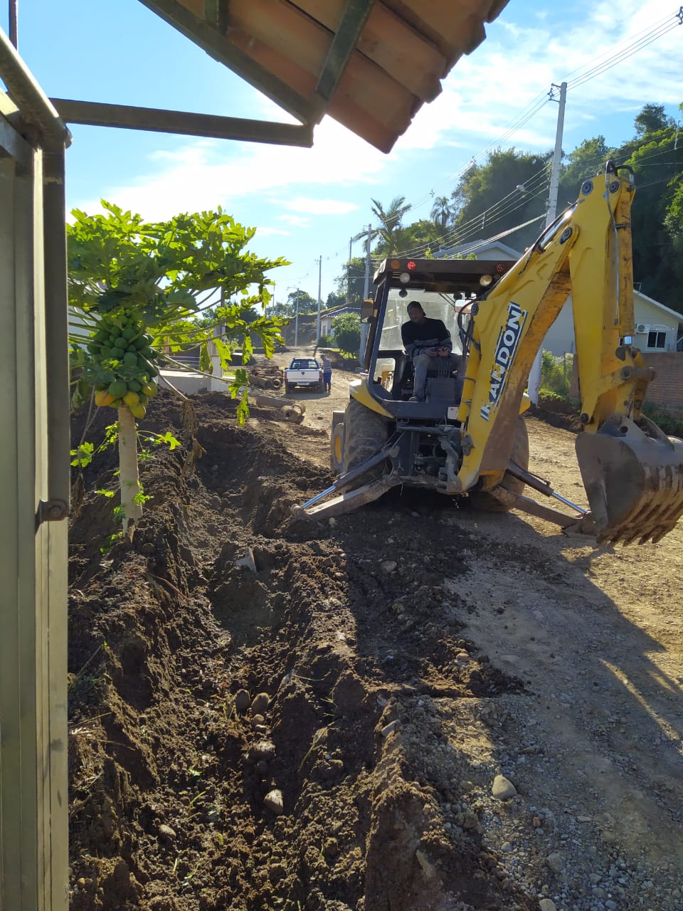 Mais uma rua é contemplada com pavimentação associativa