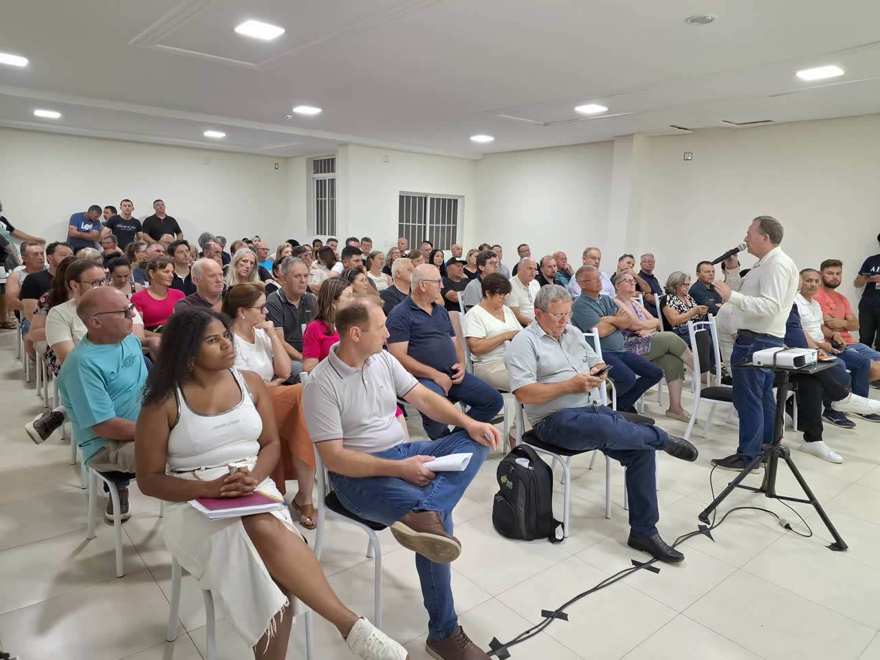 Poder Público e comunidade debatem Bolsa Família e a mão de obra em Arroio do Meio