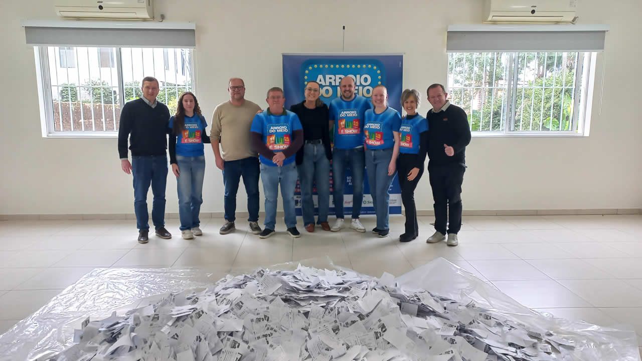 CDL Arroio do Meio realiza 2º sorteio da campanha “Comprar Aqui é Show” e premia 17 consumidores