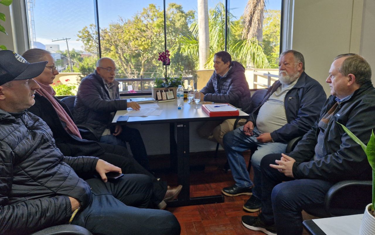Arroio do Meio trata de projetos de abastecimento de água com a Funasa