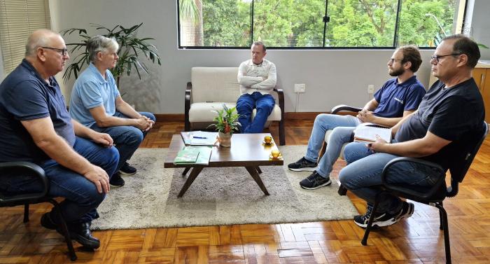 Prefeito de Arroio do Meio recebe o novo técnico da Emater