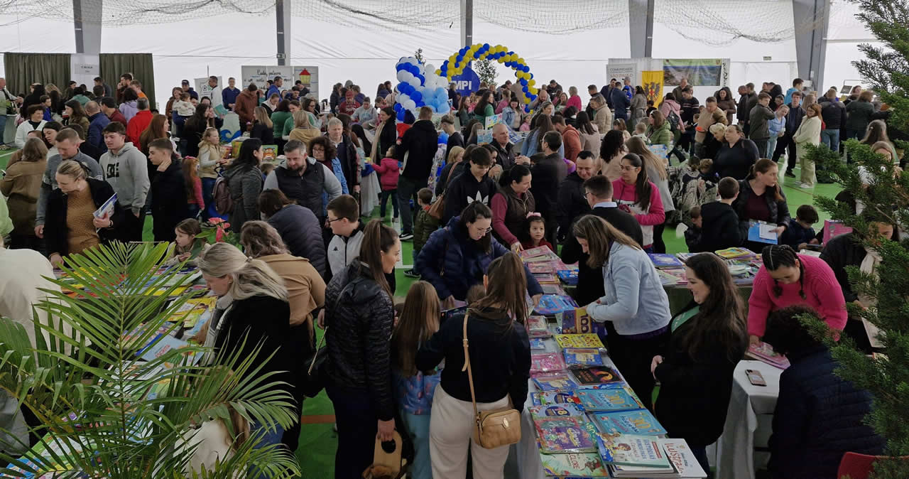 XXXII Feira do Livro encerra com mais de seis mil exemplares comercializados