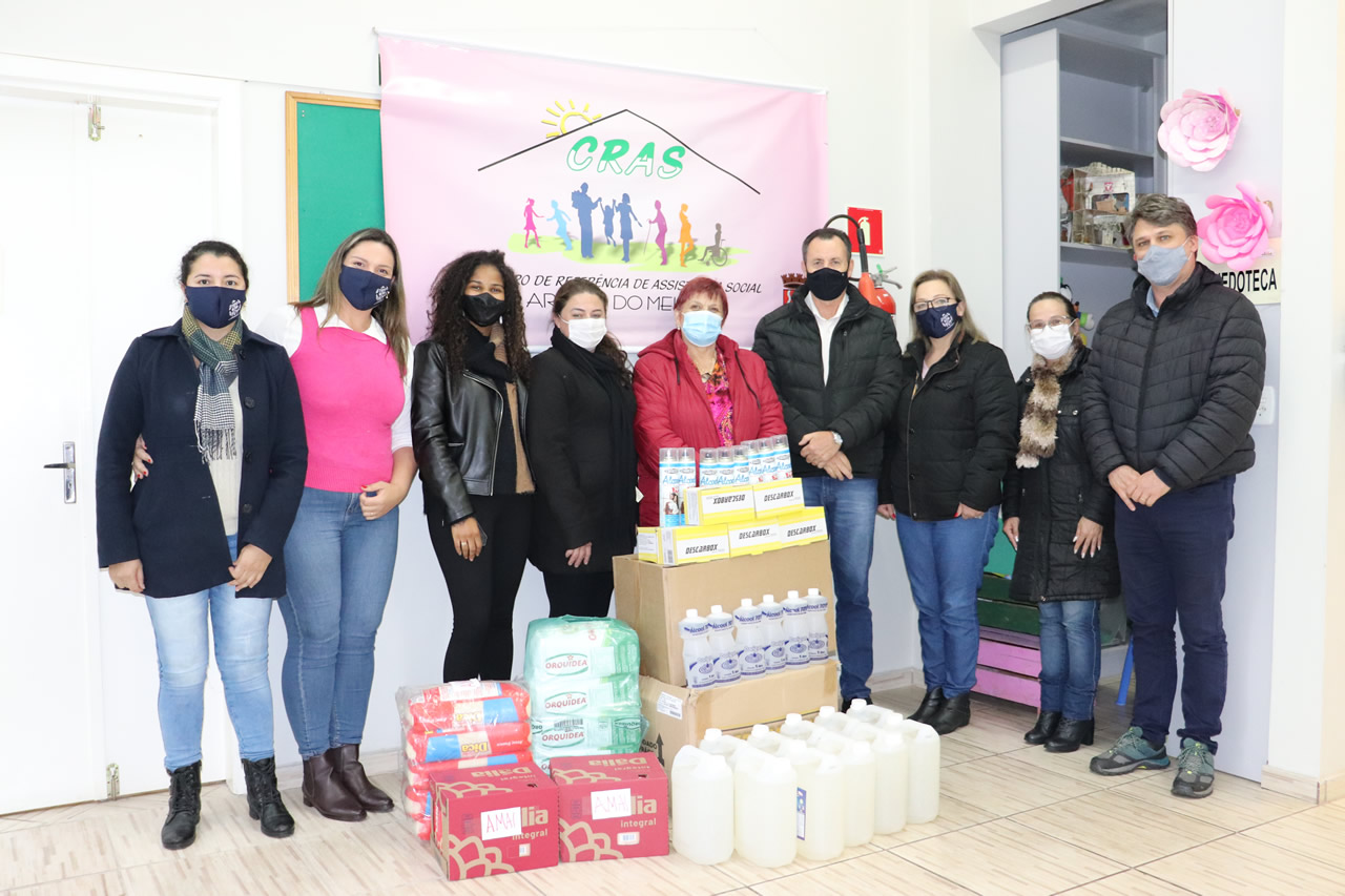 Entidades são beneficiadas com alimentos e EPIs