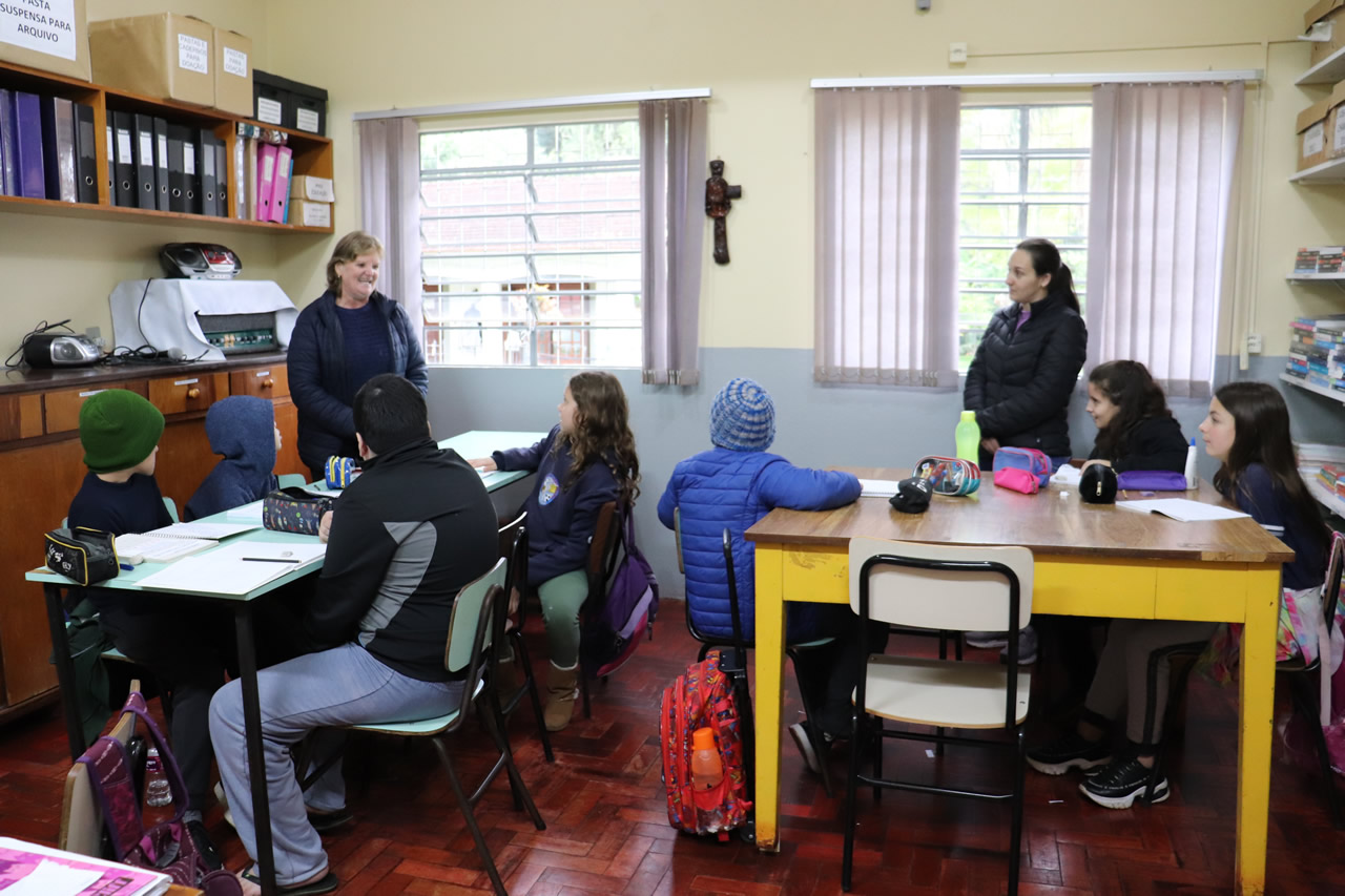 Projeto de reforço escolar oferece disciplinas de Língua Portuguesa e Matemática